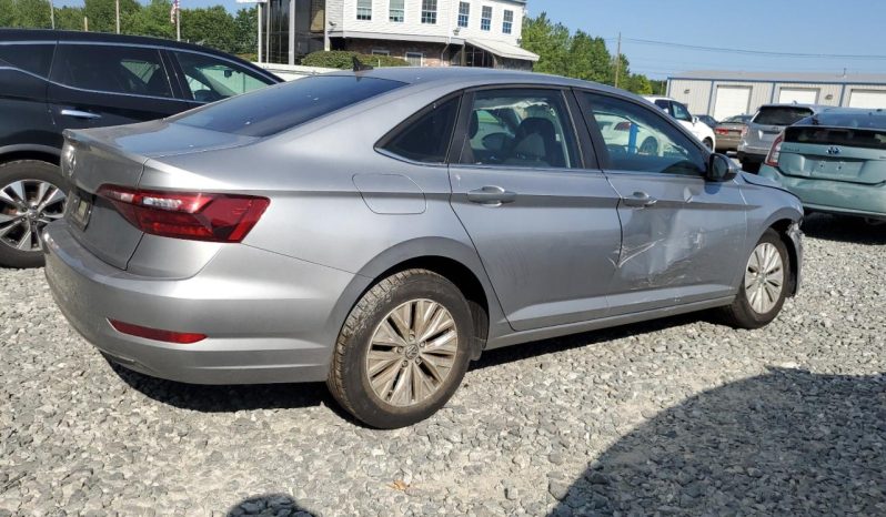 Volkswagen Jetta full