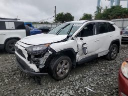 
										TOYOTA RAV4 full									
