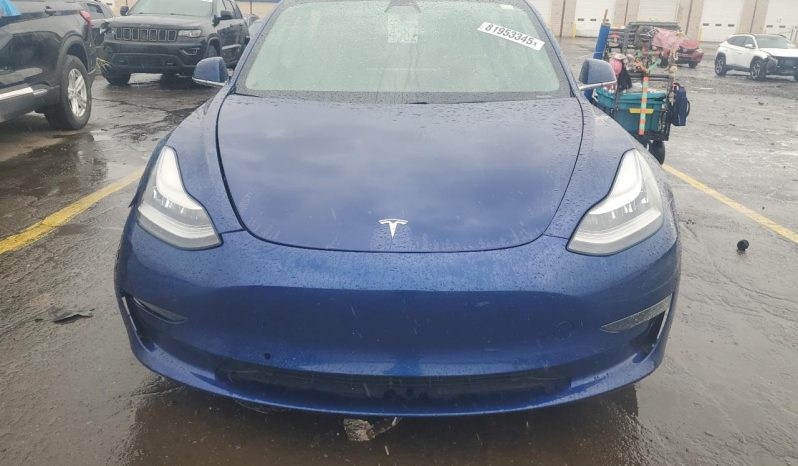 
								Tesla MODEL 3 full									