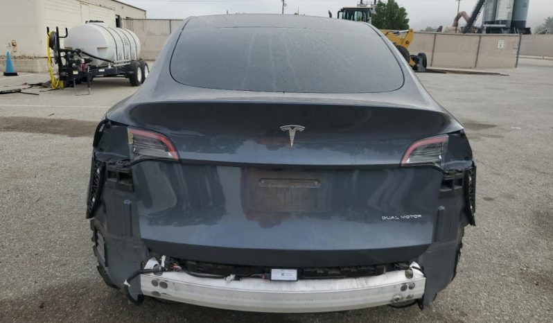 
								Tesla MODEL Y full									