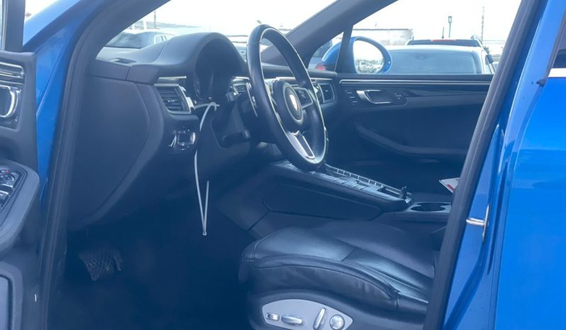 
								Porsche Macan full									