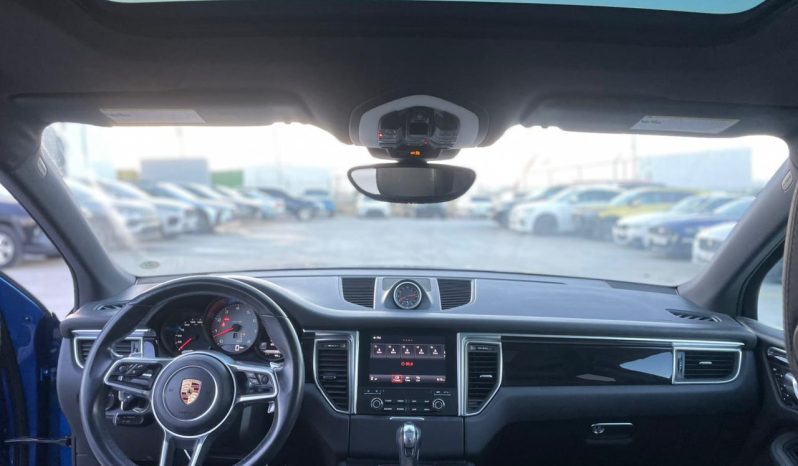 
								Porsche Macan full									