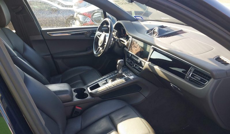 
								Porsche Macan full									