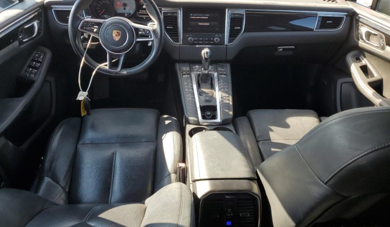 
								Porsche Macan full									