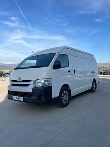 TOYOTA HIACE