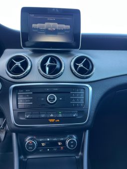 
										Mercedes-Benz GLA full									