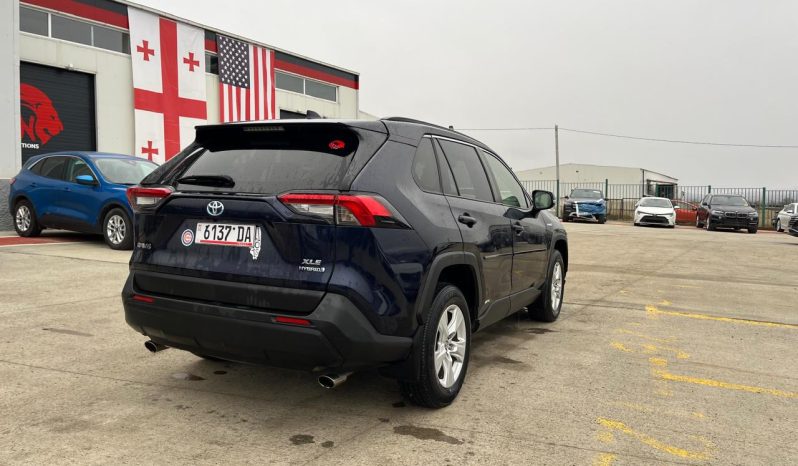 
								Toyota RAV4 full									