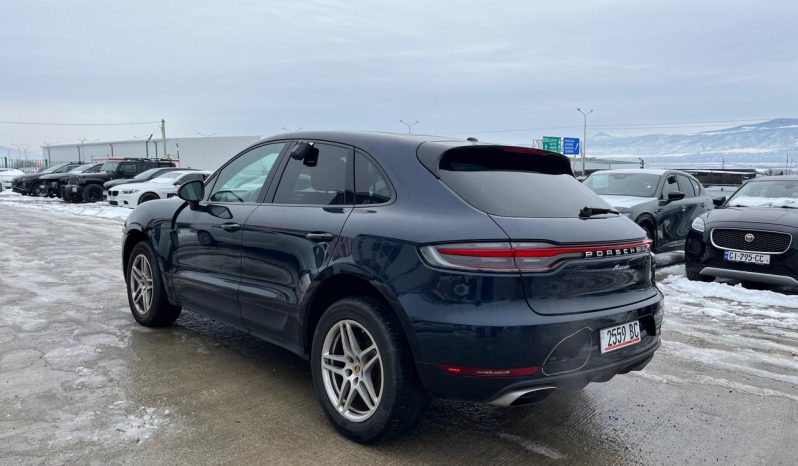 
								Porsche Macan full									