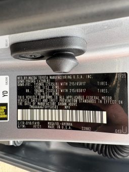 
										2025 Toyota Corolla Cross full									