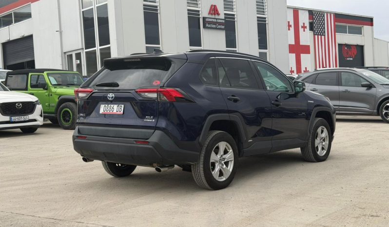 
								2020 Toyota RAV4 full									