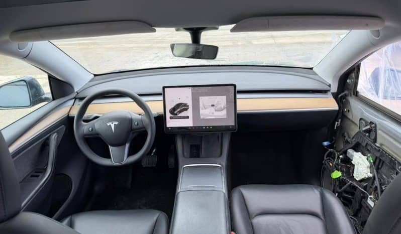 
								Tesla MODEL Y full									