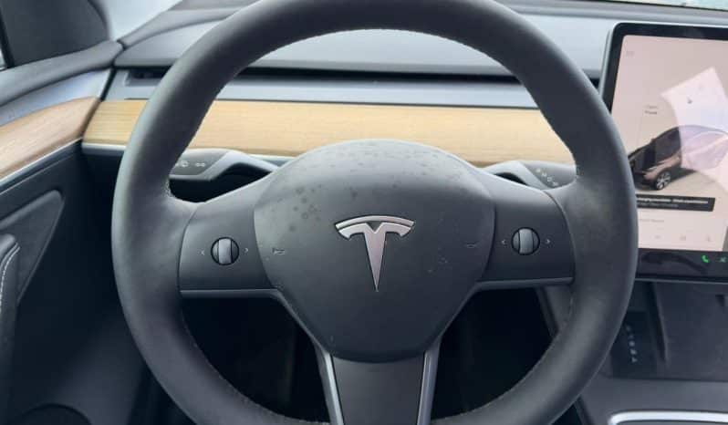 
								Tesla MODEL Y full									