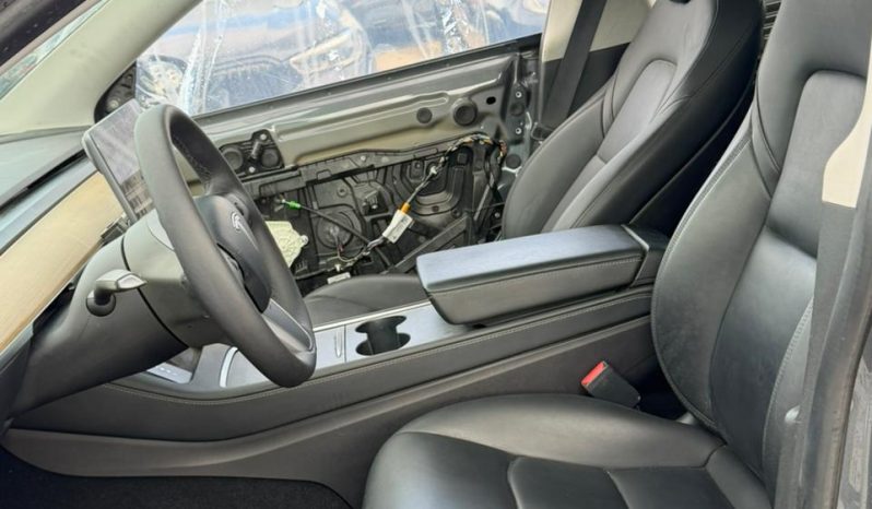 
								Tesla MODEL Y full									