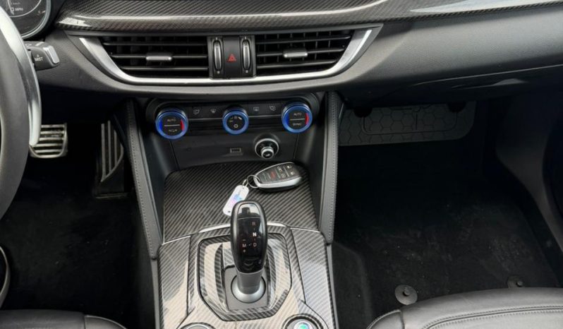 
								Alfa Romeo Stelvio full									