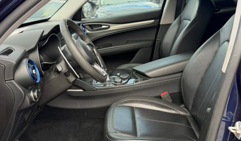 
								Alfa Romeo Stelvio full									