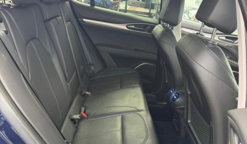 
								Alfa Romeo Stelvio full									