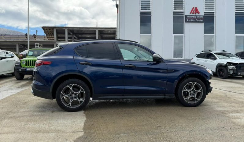 
								Alfa Romeo Stelvio full									