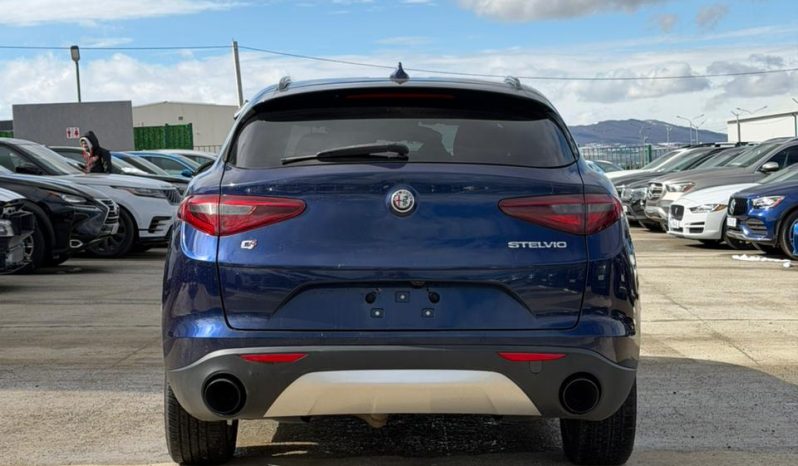 
								Alfa Romeo Stelvio full									