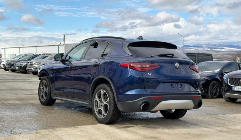 
								Alfa Romeo Stelvio full									