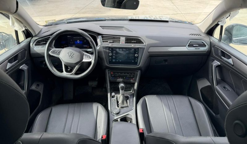 
								Volkswagen Tiguan full									