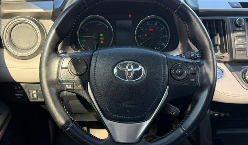 
								2016 Toyota RAV4 full									