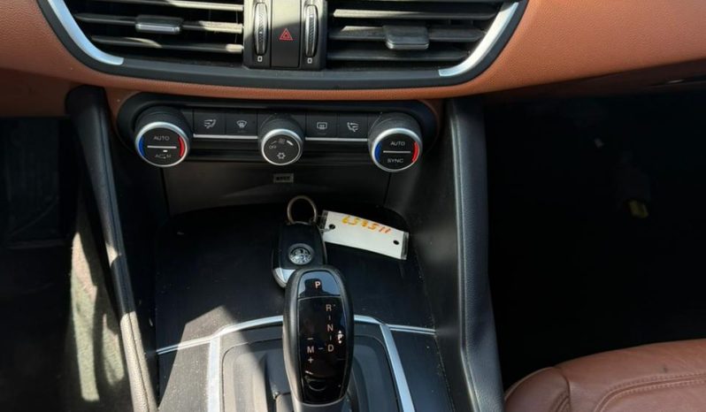 
								Alfa Romeo Giulia full									