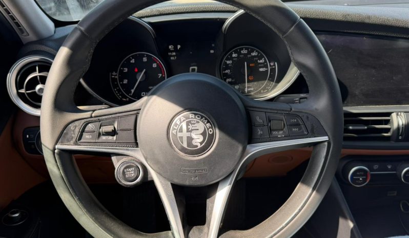 
								Alfa Romeo Giulia full									