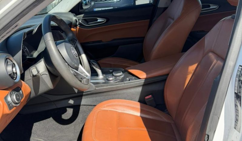 
								Alfa Romeo Giulia full									