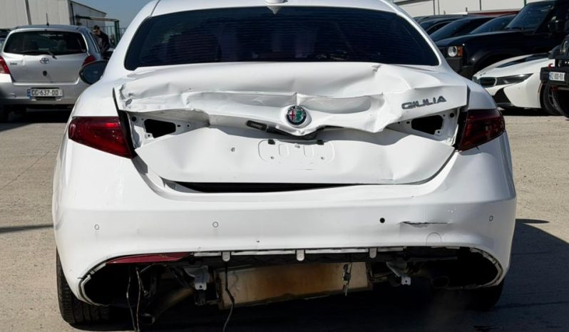
								Alfa Romeo Giulia full									