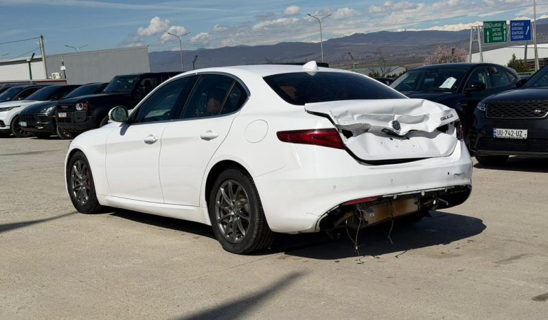 
								Alfa Romeo Giulia full									