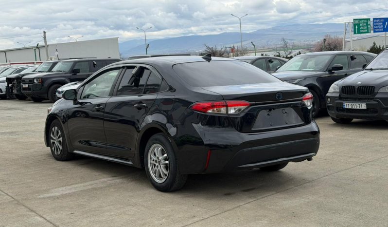 
								TOYOTA COROLLA HYBRID full									