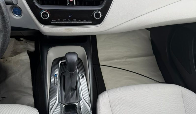 
								TOYOTA COROLLA HYBRID full									