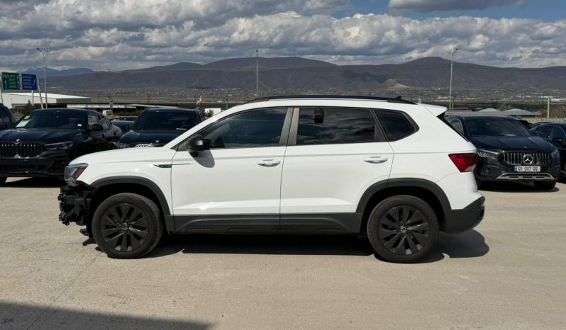 
								2022 Volkswagen Taos full									