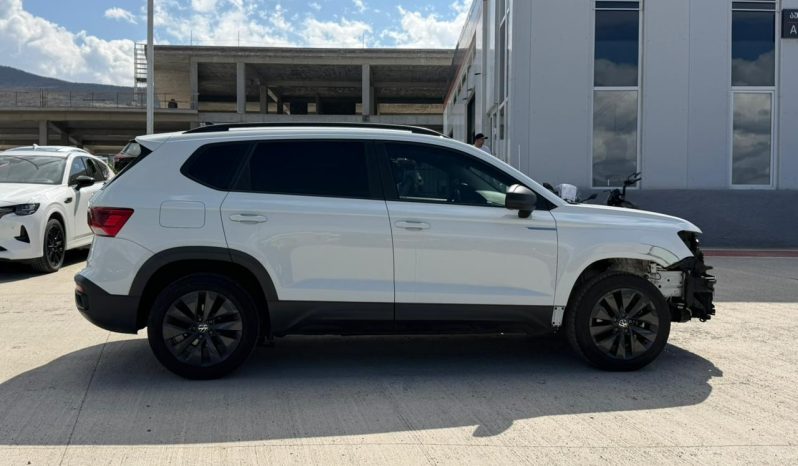 
								2022 Volkswagen Taos full									