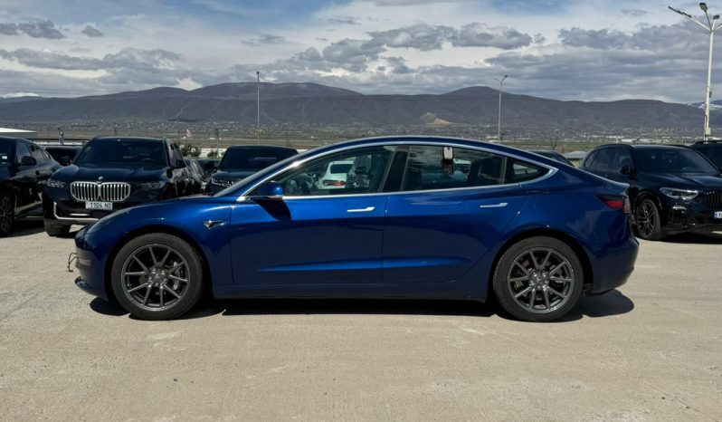
								Tesla MODEL 3 full									