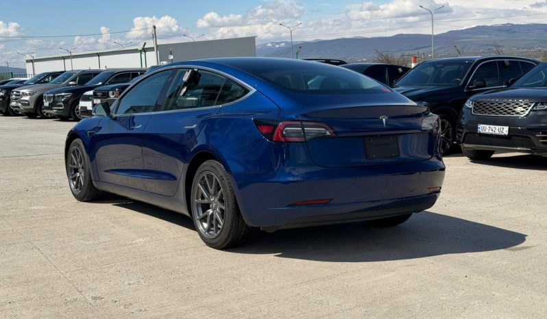 
								Tesla MODEL 3 full									