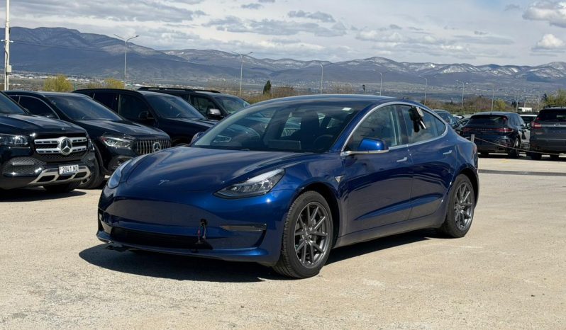 
								Tesla MODEL 3 full									