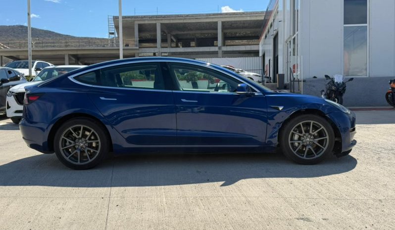
								Tesla MODEL 3 full									