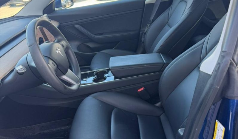 
								Tesla MODEL 3 full									