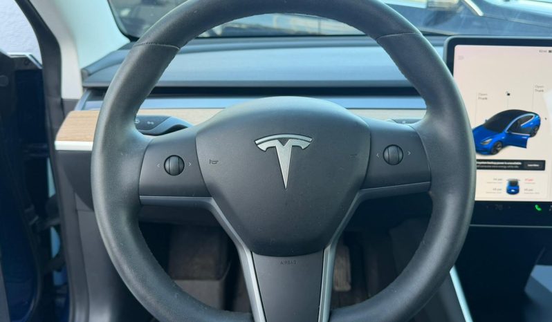 
								Tesla MODEL 3 full									