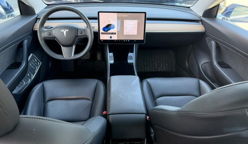 
								Tesla MODEL 3 full									