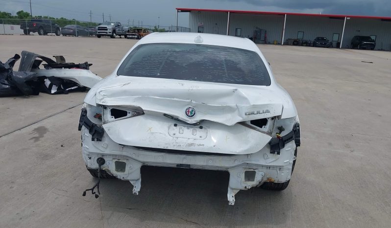 
								Alfa Romeo Giulia full									