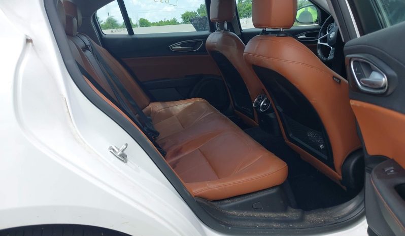 
								Alfa Romeo Giulia full									