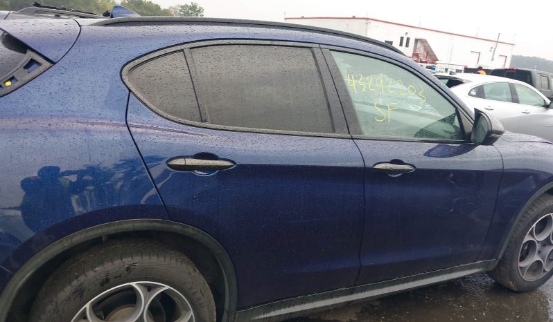 
								Alfa Romeo Stelvio full									