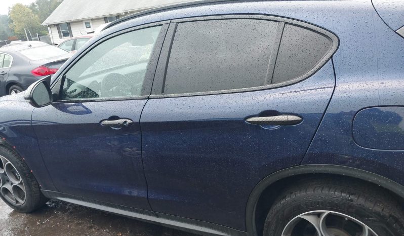 
								Alfa Romeo Stelvio full									