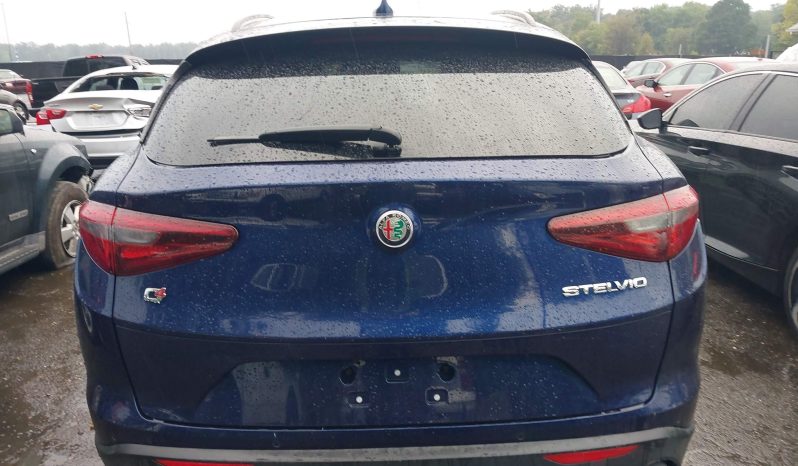 
								Alfa Romeo Stelvio full									