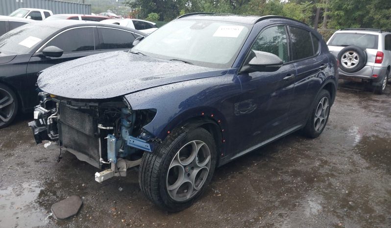 
								Alfa Romeo Stelvio full									