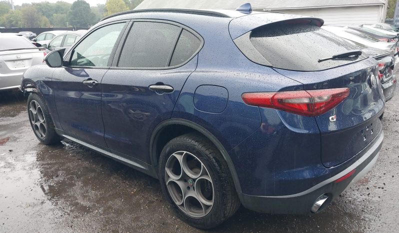 
								Alfa Romeo Stelvio full									