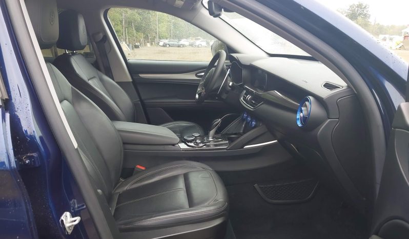 
								Alfa Romeo Stelvio full									