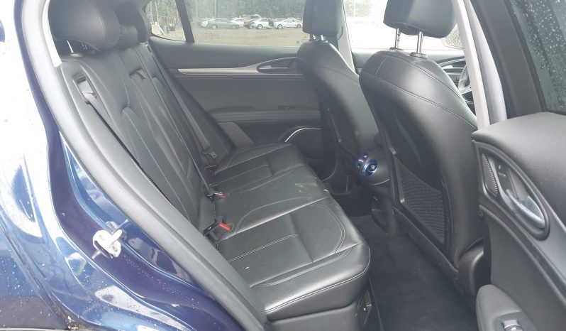 
								Alfa Romeo Stelvio full									